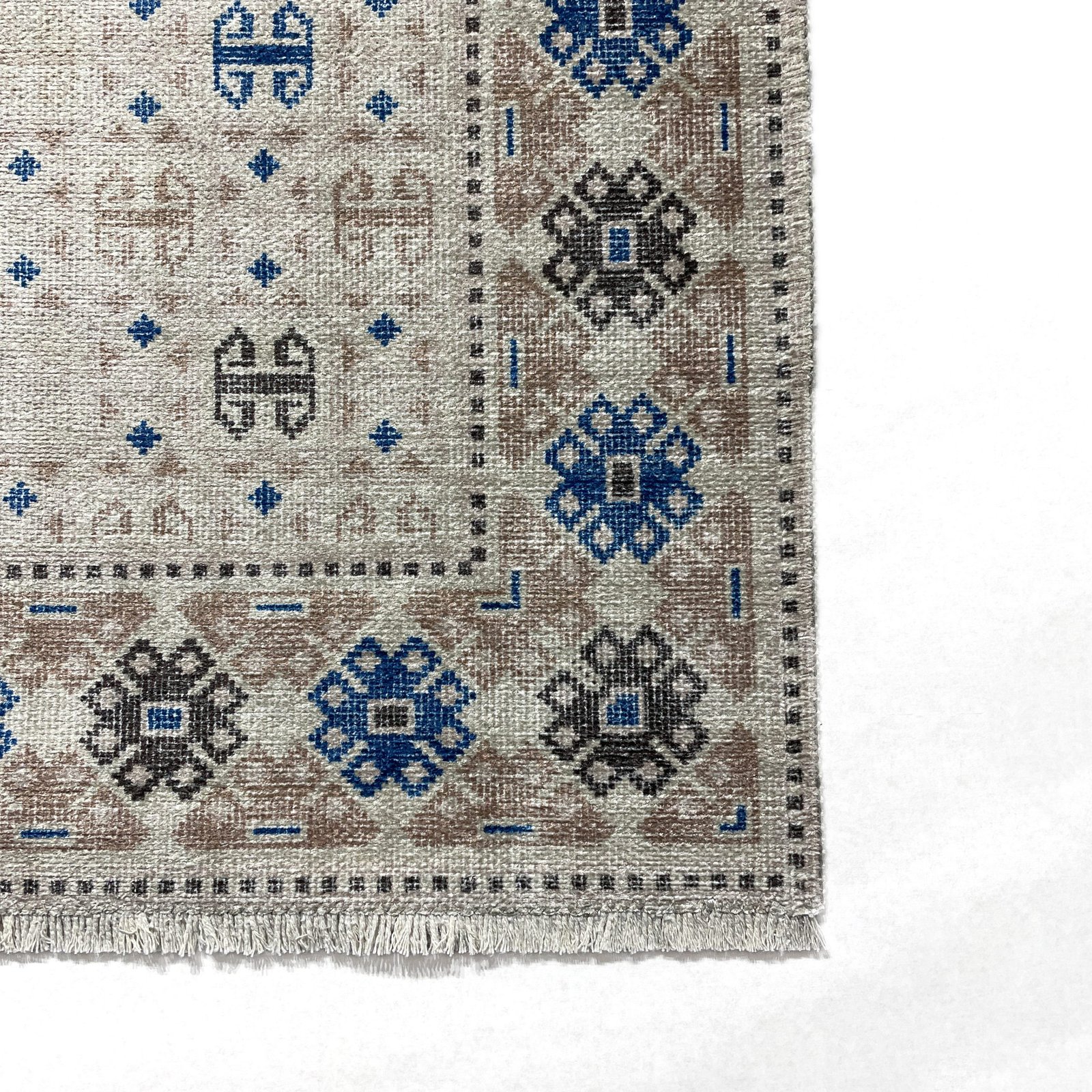 NH7049-344-02-02 Tapis Ethnic Classic Mustafapasa — White