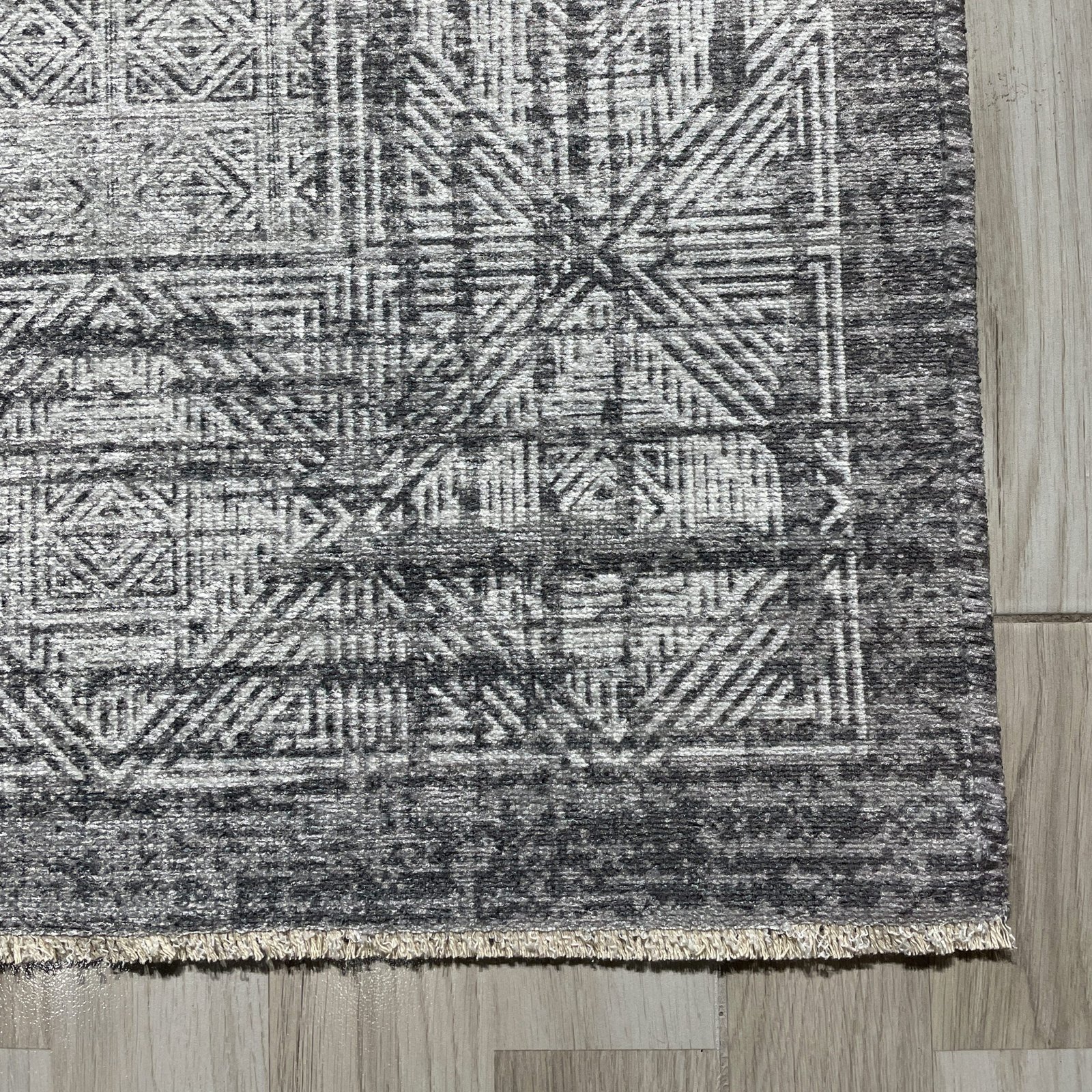 NH7053-381-01-02 Tapis Classic Modern Alacati — Silver