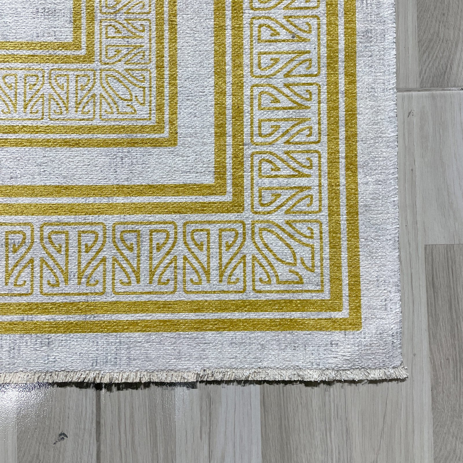 NH7055-383-01-02 Tapis Classic Modern Assos — Silver & Gold